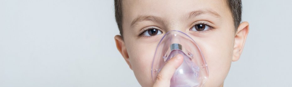 Ингаляции при аллергическом рините. Ингаляция с диоксидином небулайзером. Дышать диоксидином через небулайзер взрослому. Детки дышат через небулайзер.